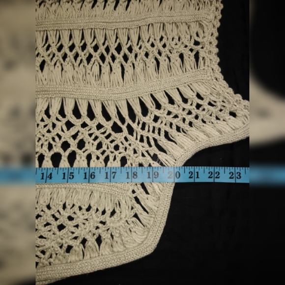 Bcbgmaxazria beige crochet top size M - Picture 8 of 8